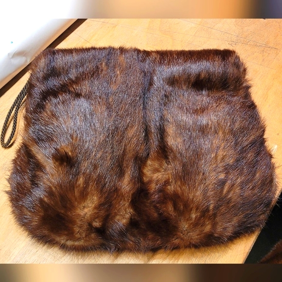 Vintage women's 50s, 60s  luxury genuine fur fancy shawl with hand muff - Picture 9 of 13